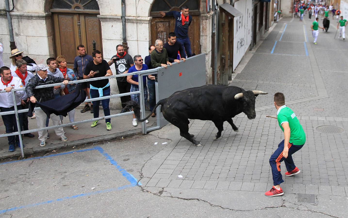 Únicamente tres astados han podido llegar al recorrido urbano y completar la carrera en el que cuatro personas han resultado heridas, dos de ellos por asta de toro y otros dos con contusiones