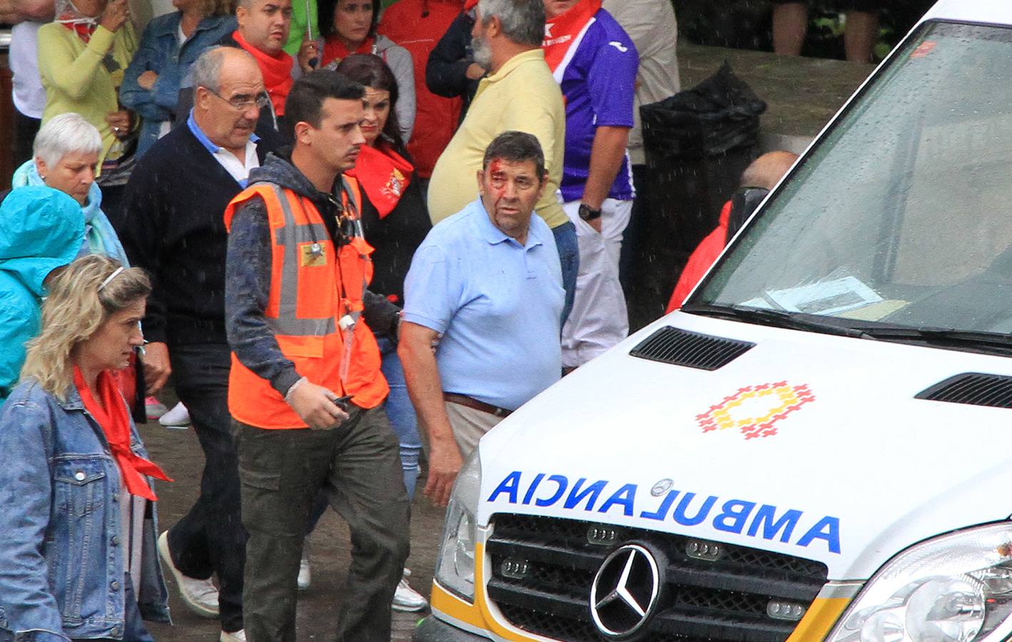Únicamente tres astados han podido llegar al recorrido urbano y completar la carrera en el que cuatro personas han resultado heridas, dos de ellos por asta de toro y otros dos con contusiones
