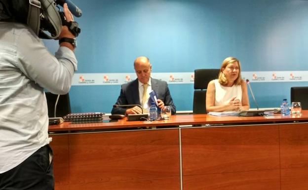 Armando Beteta y Pilar del Olmo, en la rueda de prensa para informar de la evolución del PIB.