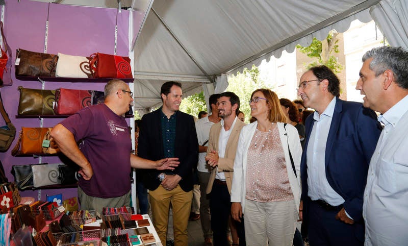28 firmas de toda España participan en la feria instalada en el parque del Salón