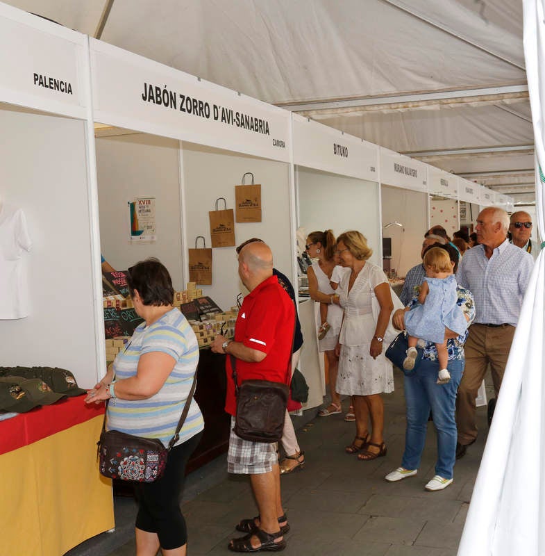 28 firmas de toda España participan en la feria instalada en el parque del Salón