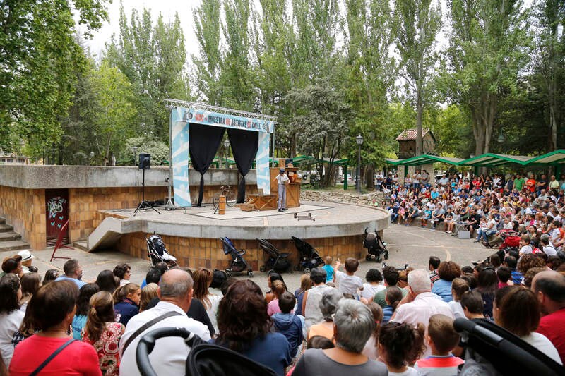 Muestra de artistas de calle Bicirco en el parque de Los Jardinillos de Palencia