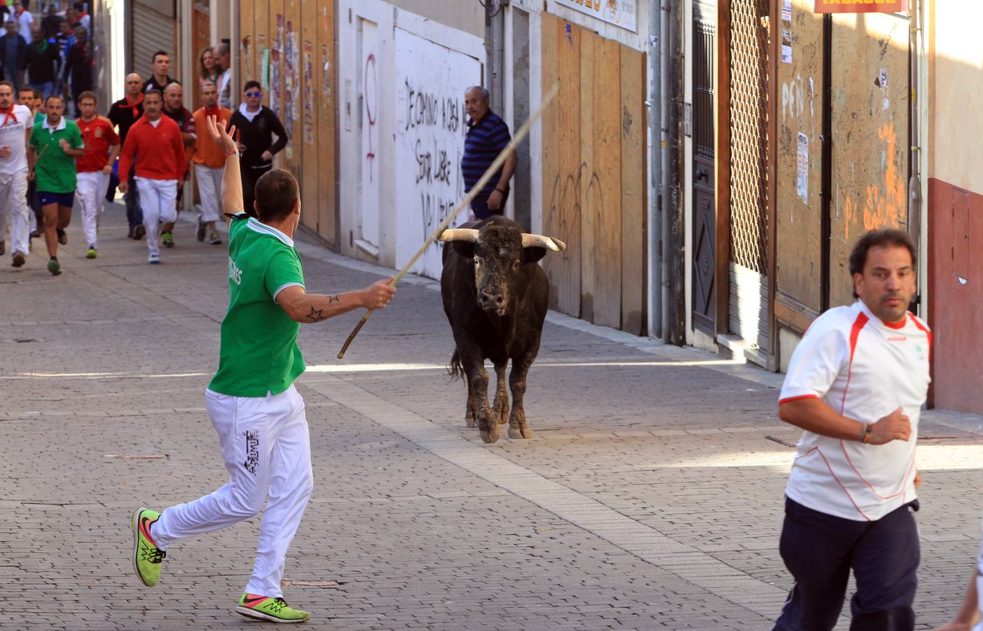 Los toros de la ganadería de Lagunajanada, protagonizaron momentos emocionantes y peligrosos en las calles, al entrar toda la manada disgregada