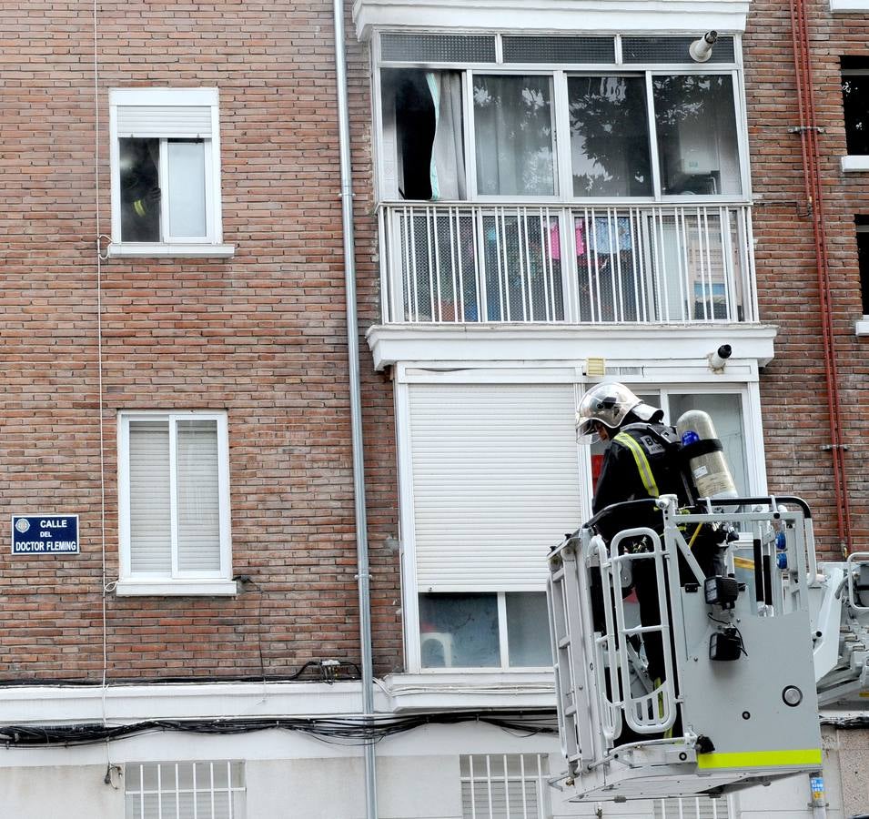 Los bomberos intervienen en la calle Doctor Fleming