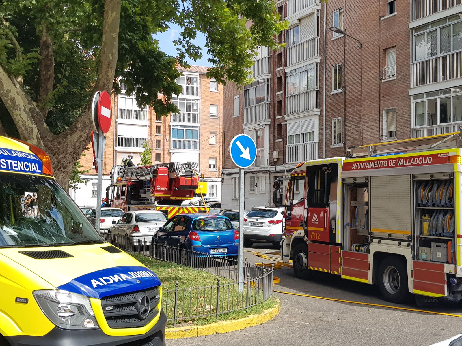 Los bomberos intervienen en la calle Doctor Fleming