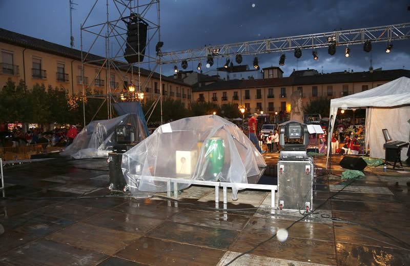 La lluvia obliga a posponer el pregón para mañana 