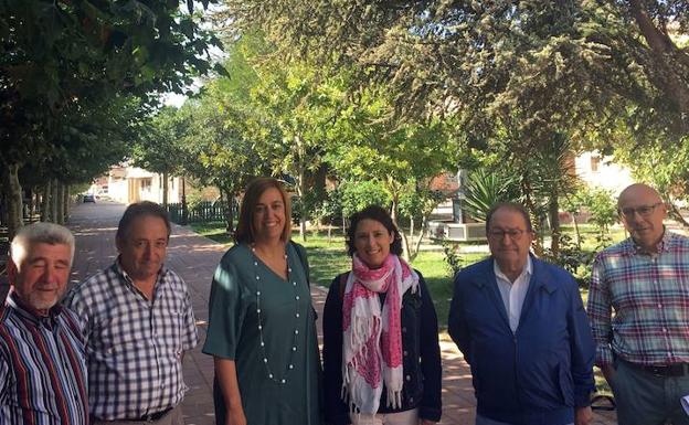 Los representantes institucionales esta mañana en Villamediana 