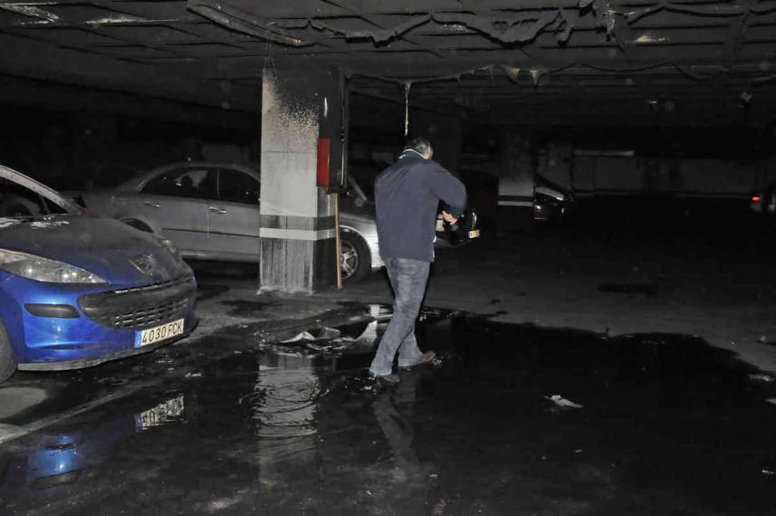 27 coches se han visto gravemente afectados en el primer sótano del bloque G-2