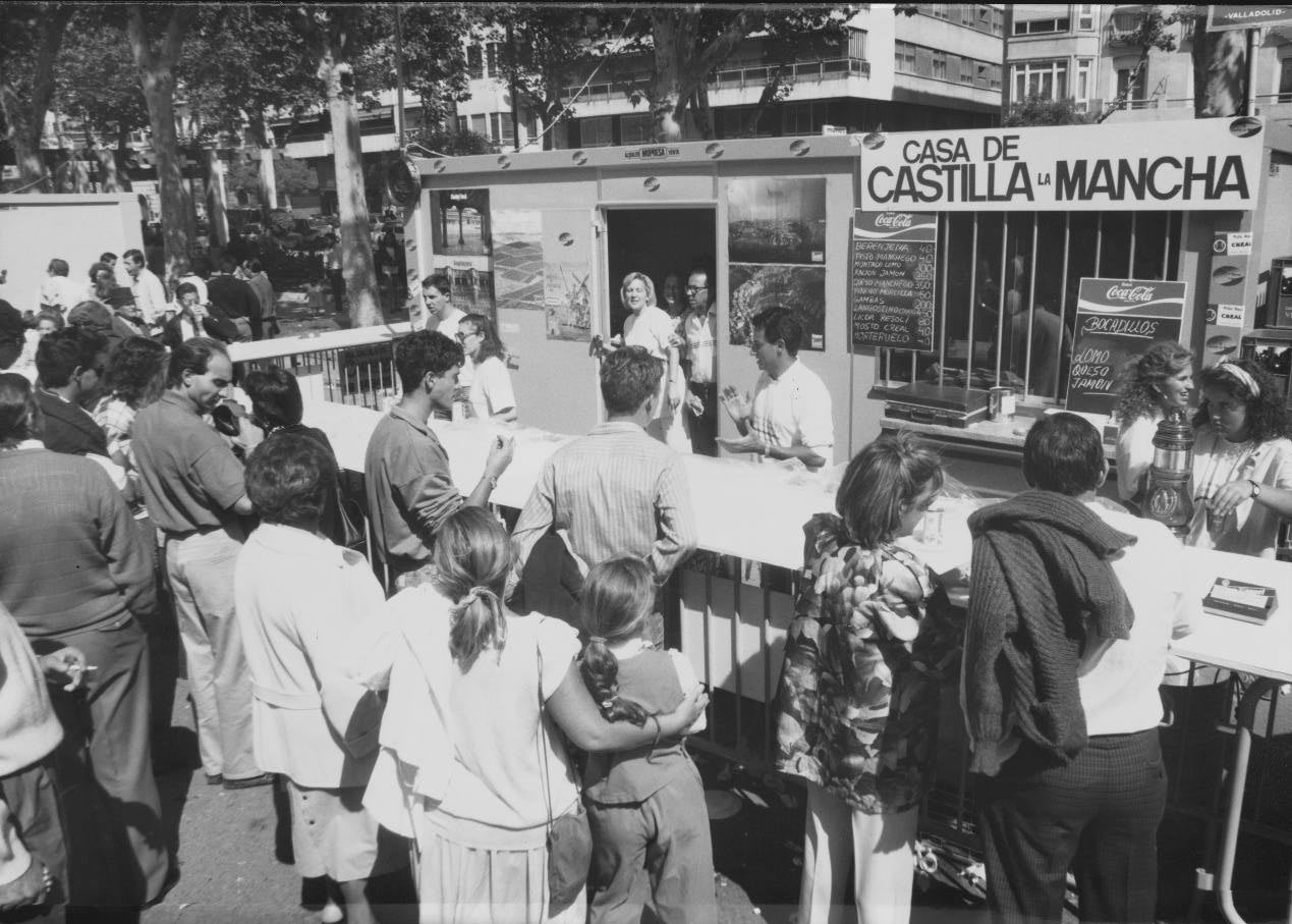 1988. Feria gastronómica instalada en el Campo Grande.