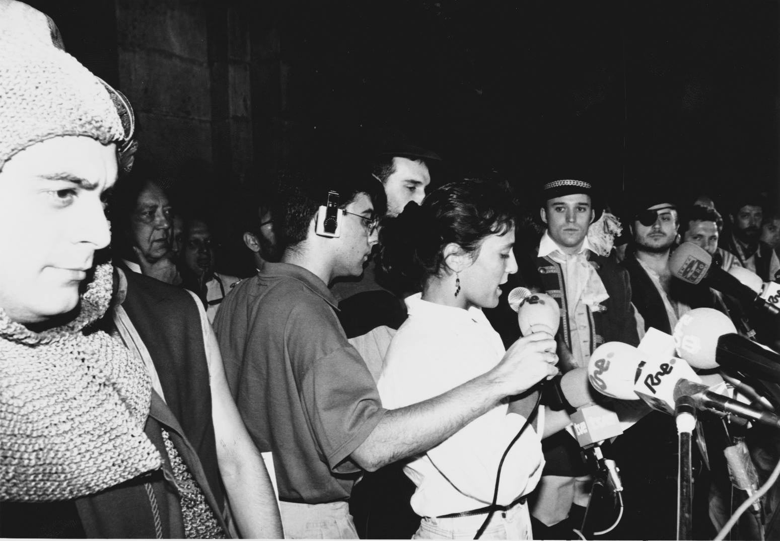 1992. Miriam Blasco y Celtas Cortos, durante el Pregón de las Fiestas de San Mateo.