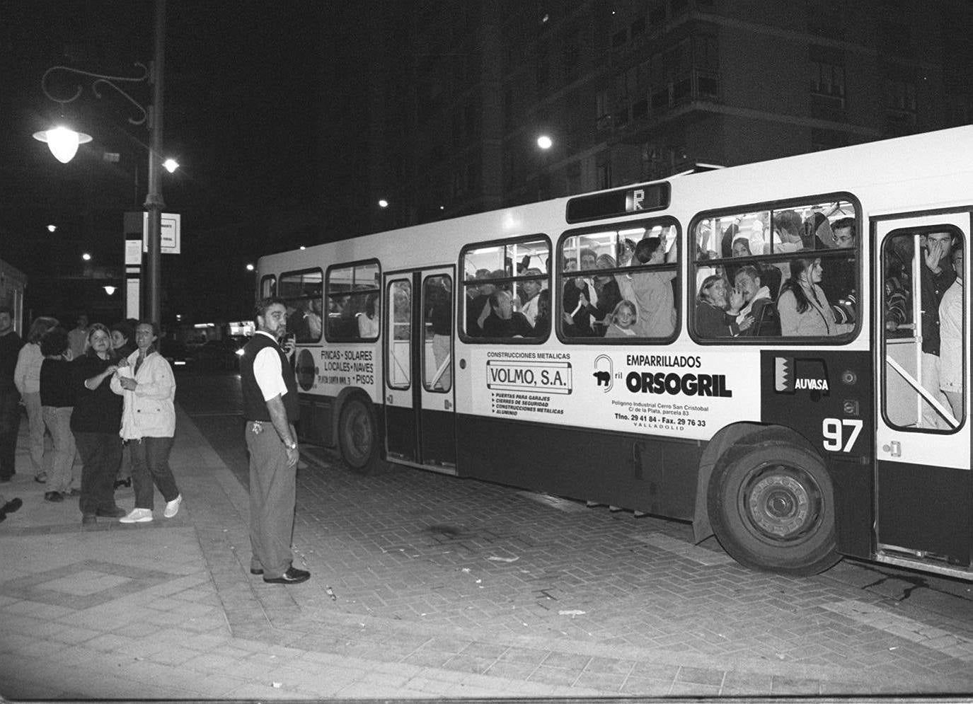 1998. Servicio especial de Auvasa desde el Poniente al Real de la Feria.