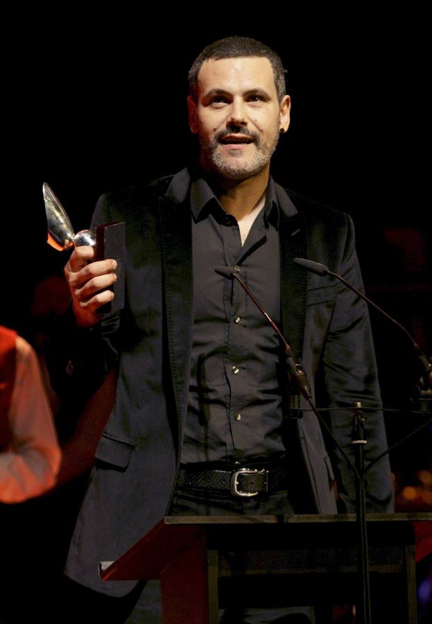 29.03.10 El actor Roberto Enriquez, por la serie La Señora, tras recoger el premio como actor protagonista 2009, durante la gala de entrega de los XIX Premios de la Unión de Actores que han tenido lugar esta noche en el Teatro Circo Price de Madrid.