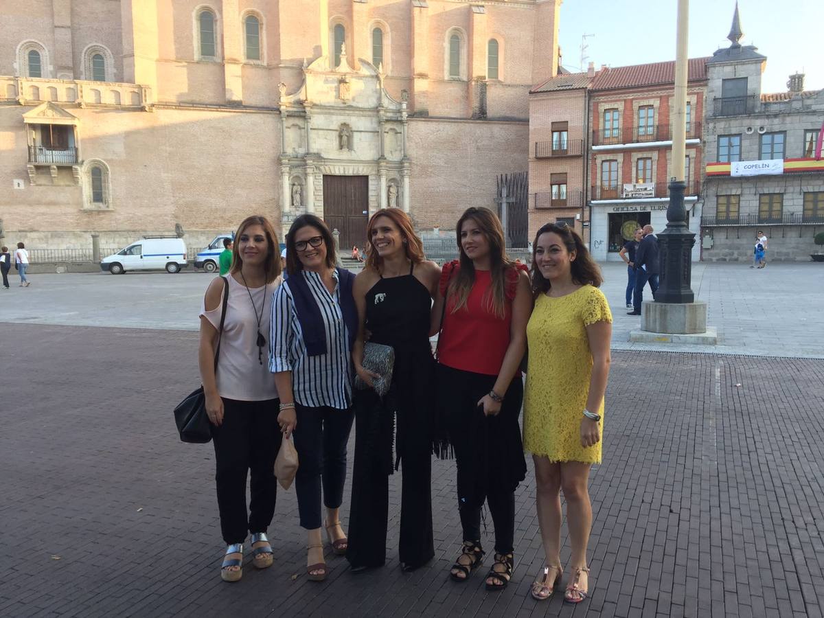Sonia Andrino, redactora jefa de El Norte de Castilla, posa con sus amigas.