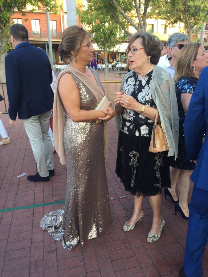 Teresa López, a la izquierda, alcaldesa de Medina del Campo.
