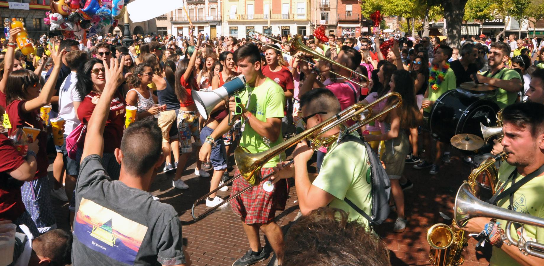 La colocación de la bandera marca el inicio de las fiestas de Medina del Campo