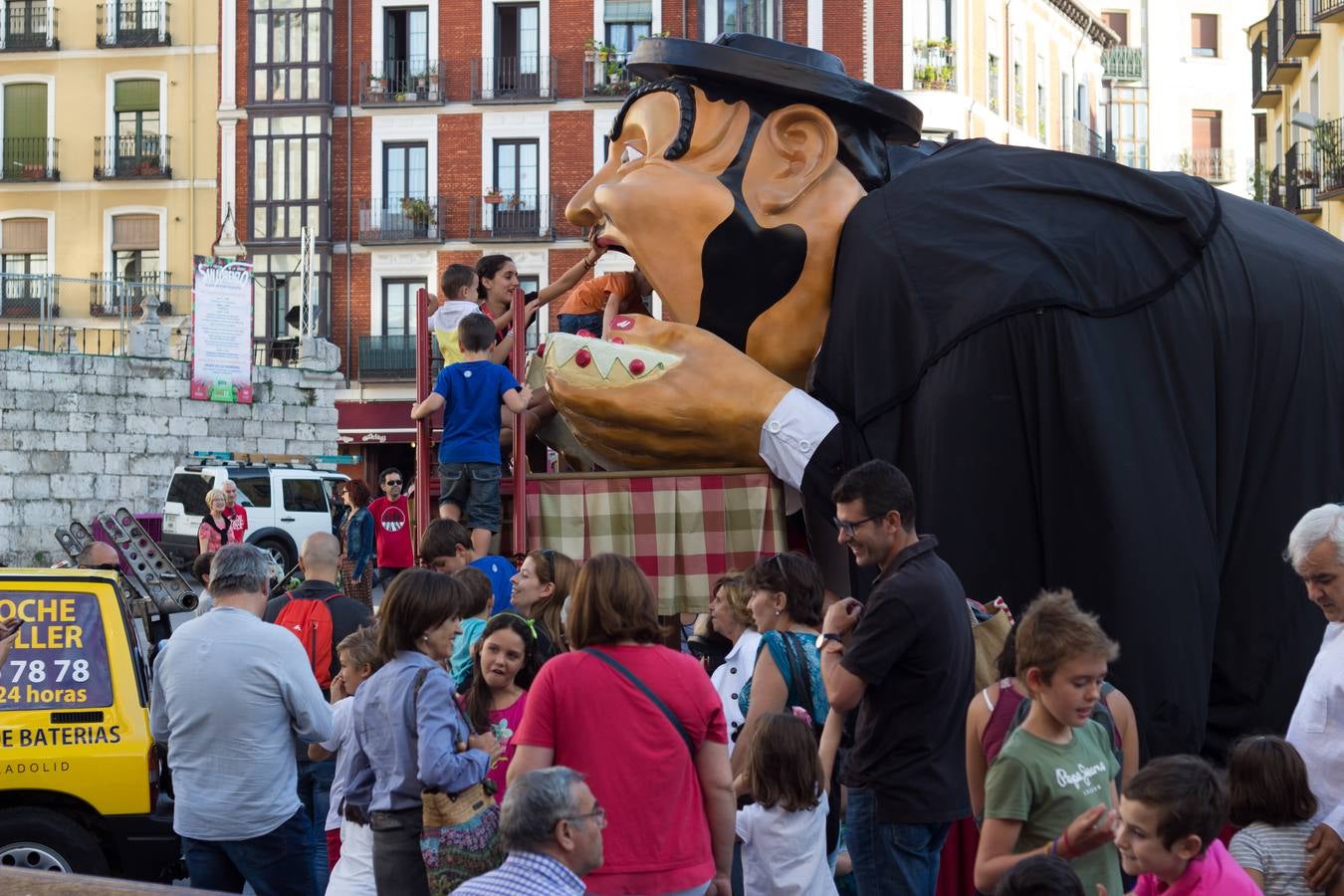 Valladolid inaugura sus fiestas con el discurso de Roberto Enriquez, actividades y conciertos