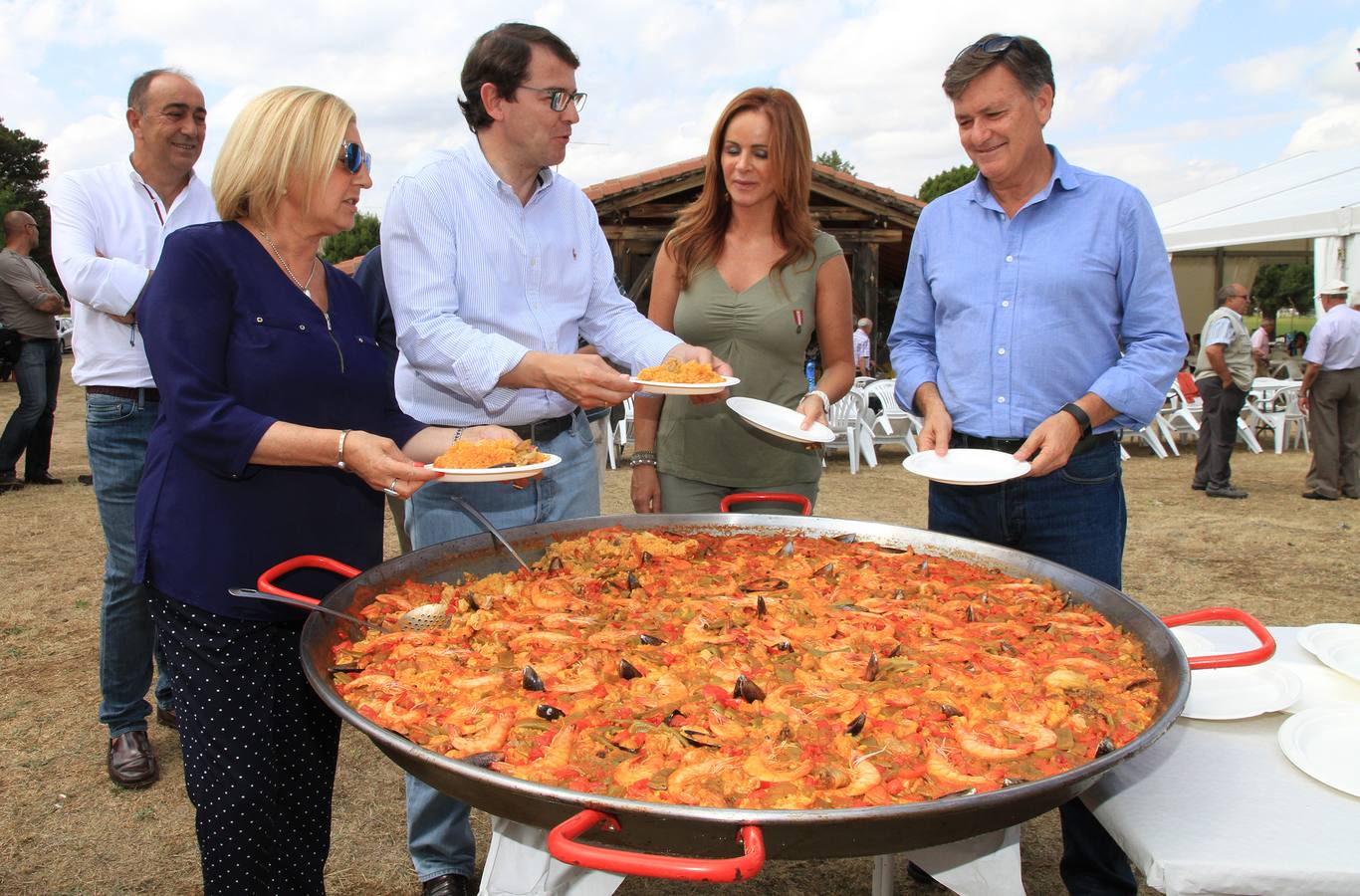 Los principales representates populares de la provincia no faltaron a su cita en el área recreativa de El Pardal donde un año más, y ya van veintiséis, pudieron tratar de cerca con sus simpatizantes y militantes