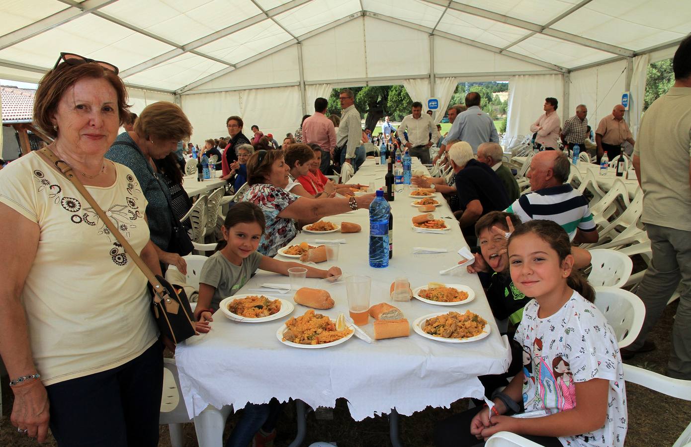 Los principales representates populares de la provincia no faltaron a su cita en el área recreativa de El Pardal donde un año más, y ya van veintiséis, pudieron tratar de cerca con sus simpatizantes y militantes