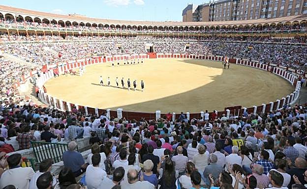 El coso de Zorrilla, lleno, en una pasada edición de la final de la Liga del Corte Puro. 