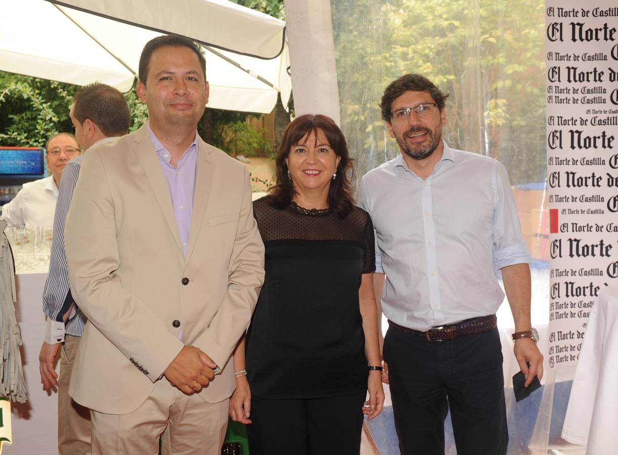 Chema Sánchez, de Iberaval;Ruth Rodríguez, directora de RTVE en Castilla y León, y Manuel Iglesias, jefe de prensa del PSOE.