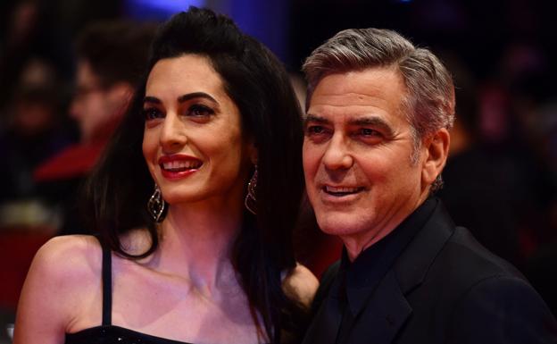 George Clooney junto a su esposa Amal Alamuddin. 