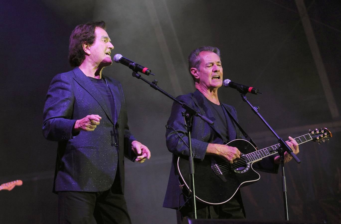 Manolo y Ramón bromeraron con el público de la Plaza Mayor que acudió para disfrutar de los grandes éxitos de su carrera