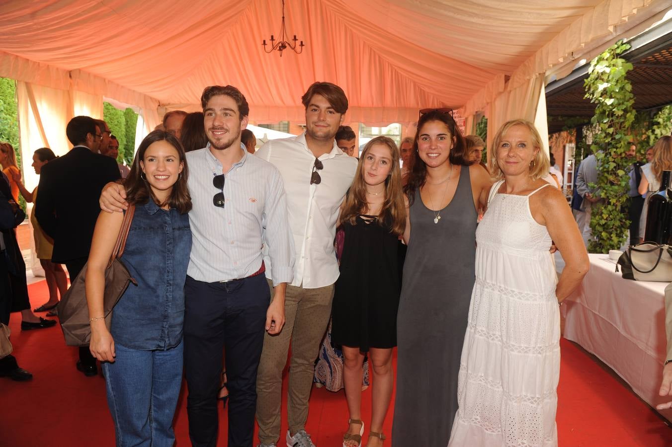 Andrea Livián, Alberto Sambade, Álvaro Salazar, Paula Sambade, Paula Añón y Ana Alonso.