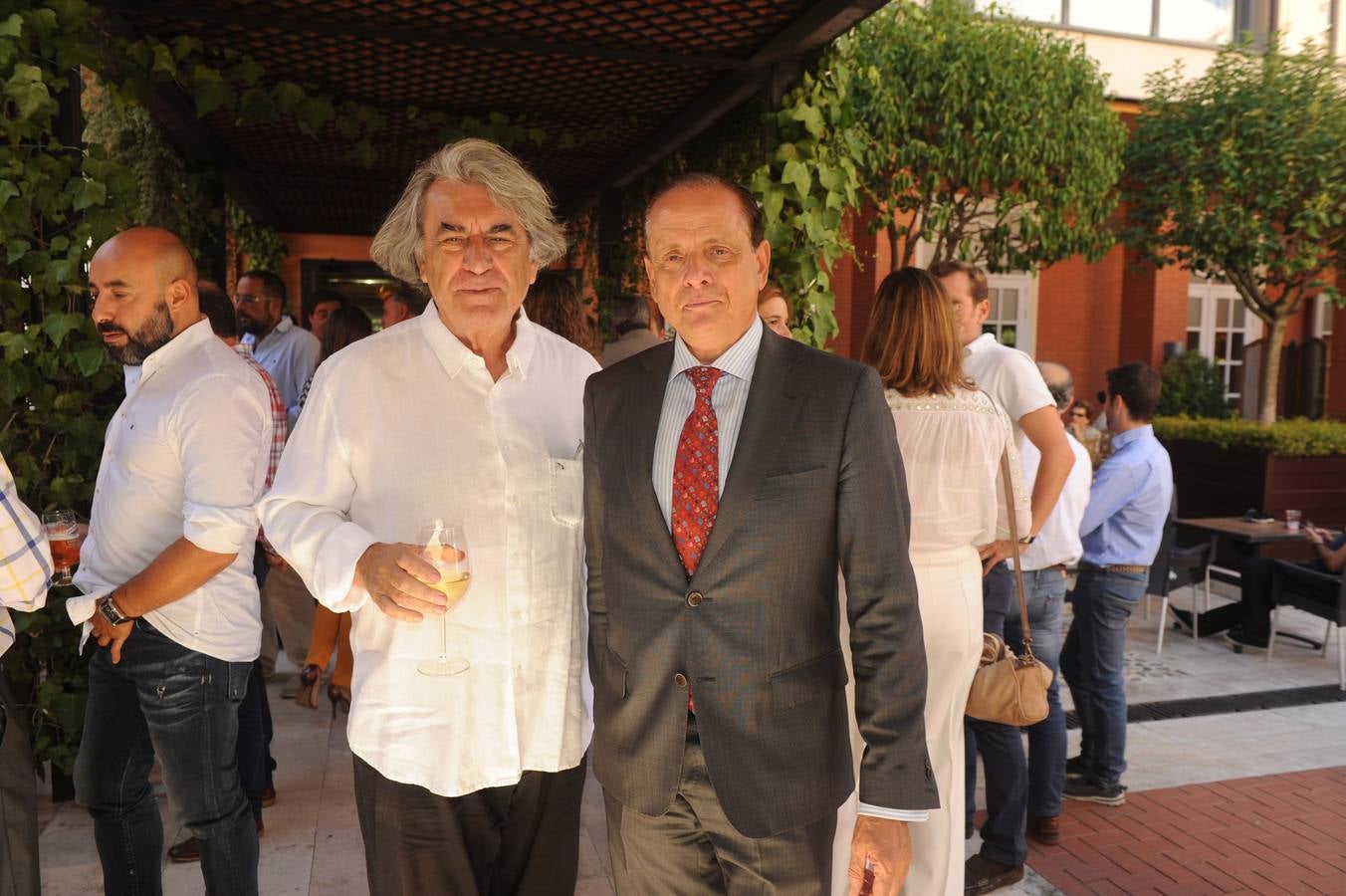 El fotógrafo Ángel Marcos y José Antonio Lobato, de El Corte Inglés.