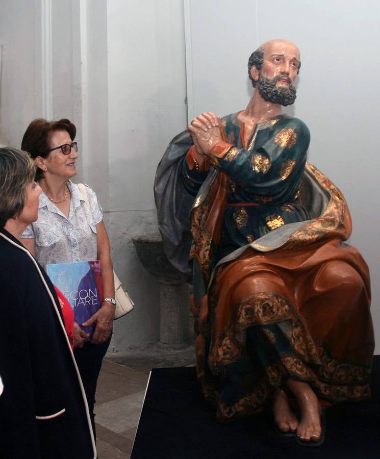 Rosi, residente en Cuéllar y natural de Gomezserracín, ha sido recibida por el delegado territorial de la Junta en Segovia, Javier López-Escobar, y el secretario general de la Fundación Las Edades del Hombre, Gonzalo Jiménez