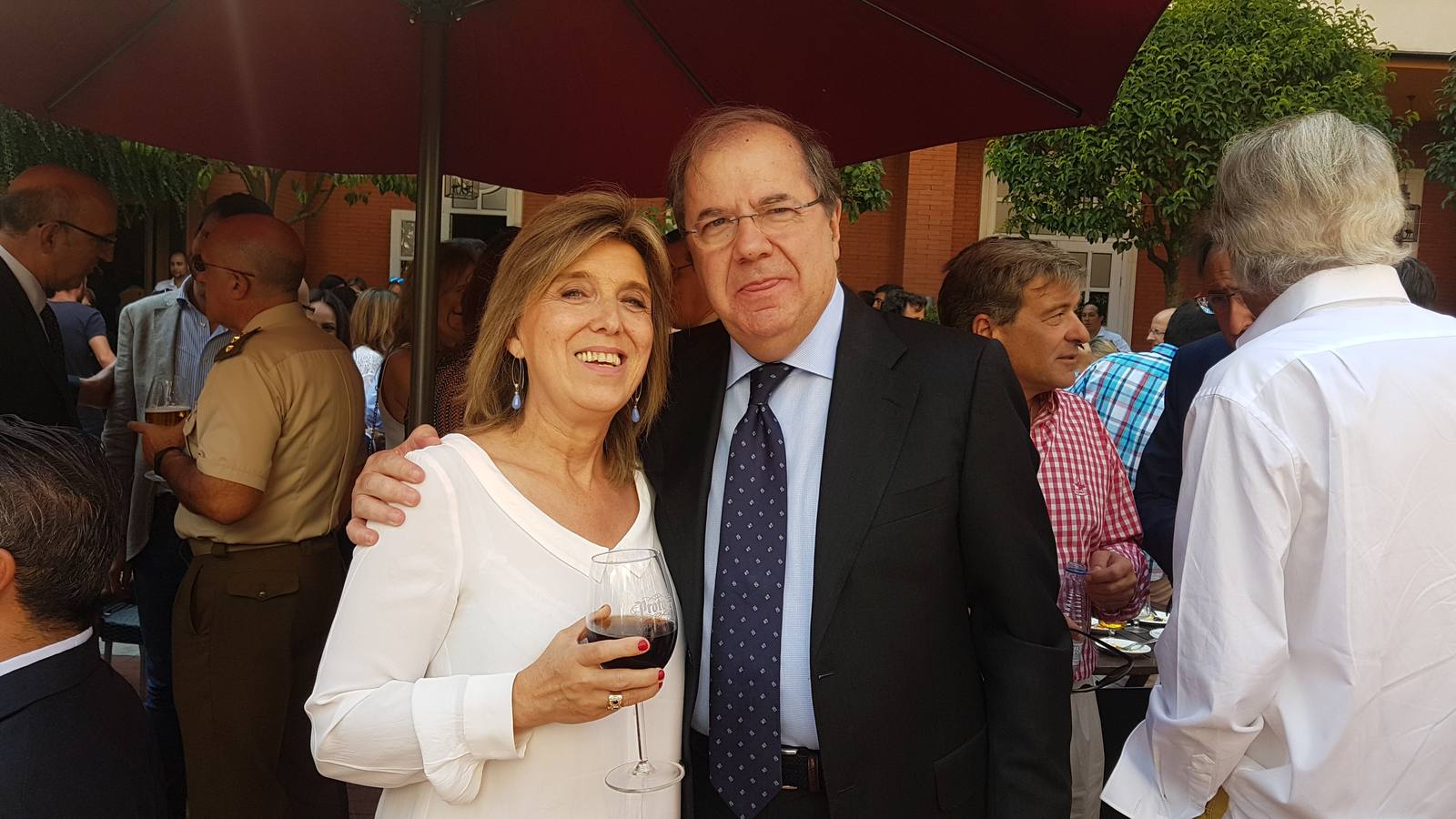 La delegada del Gobierno, María José Salgueiro, y el presidente de la Junta, Juan Vicente Herrera.