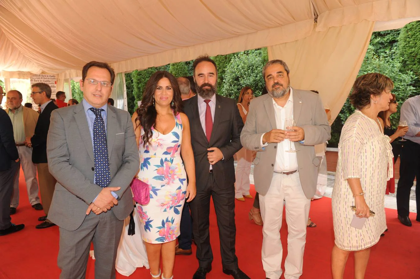 El gerente de la Universidad Europea Miguel de Cervantes, Francisco González; la rectora, Imelda Rodríguez Escanciano, Pablo González Posada, director de comunicación de la institución académica y el director de El Norte de Castilla, Carlos Aganzo.