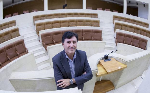 Fernández Mañanes, en el Parlamento de Cantabria. 