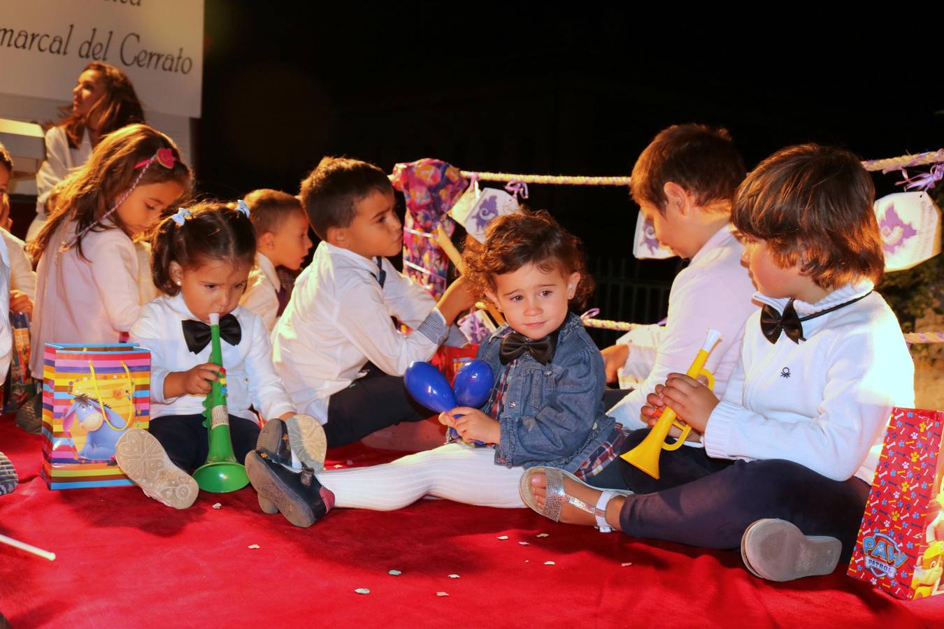 Los actos oficiales comenzaron la noche del miércoles con un vistoso desfile de carrozas por las principales calles de la localidad