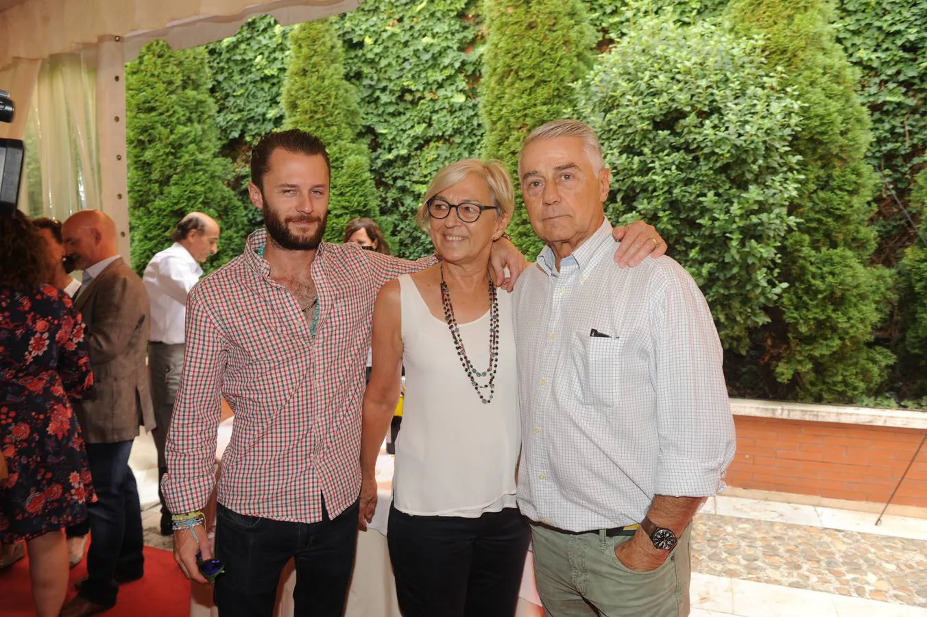 Jason Heras, Nancy Garceau y el empresario cinematográfico Francisco Heras.