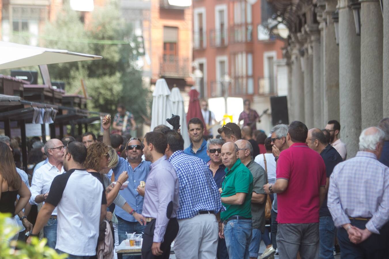 Ambiente en las casetas de la Feria de Día