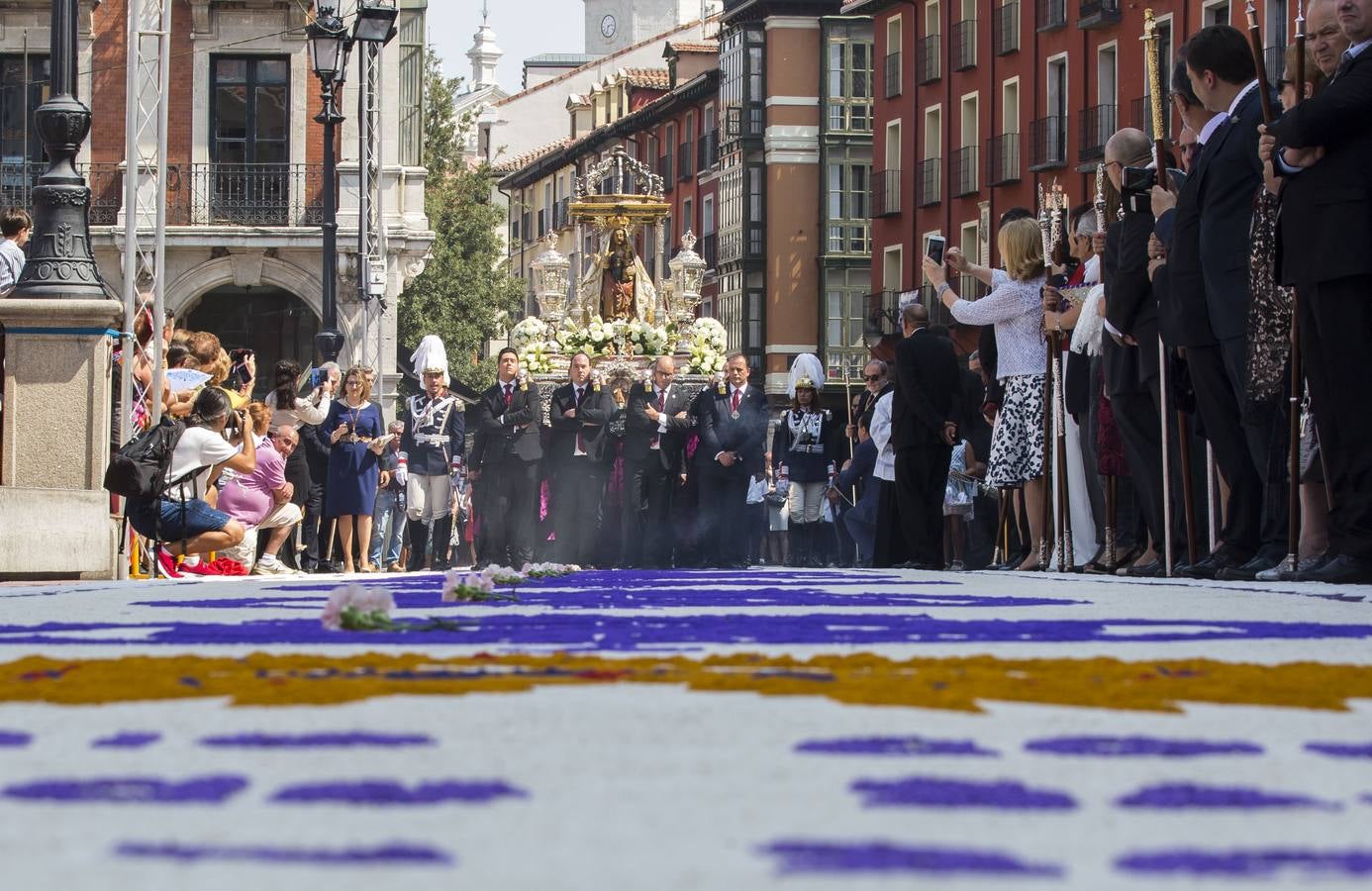 El obispo auxiliar, Luis Argüello, ofició la eucaristía en honor de la patrona