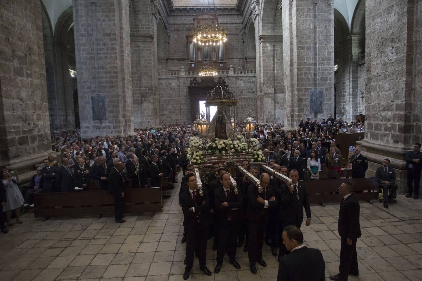 El obispo auxiliar, Luis Argüello, ofició la eucaristía en honor de la patrona