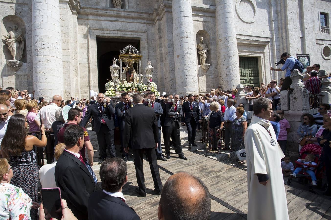 El obispo auxiliar, Luis Argüello, ofició la eucaristía en honor de la patrona