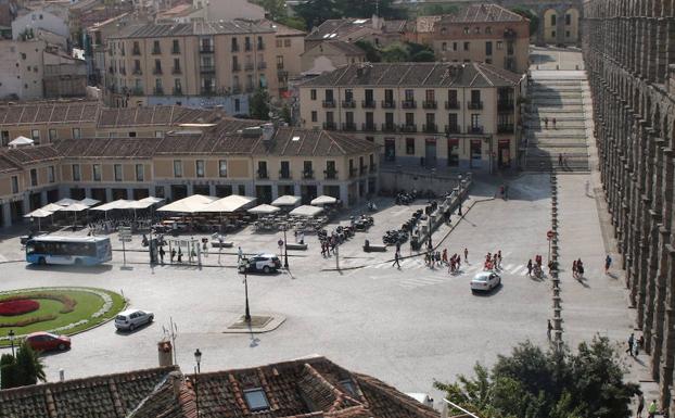 Vista de la plaza de Artillería de Segovia donde tendrán lugar las obras de acondicionamiento de la calzada. 