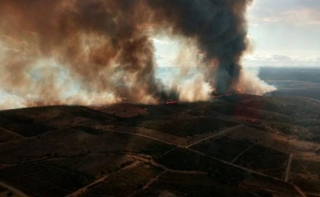 Imagen del incendio compartida por la BRIF de Tabuyo en Twitter.