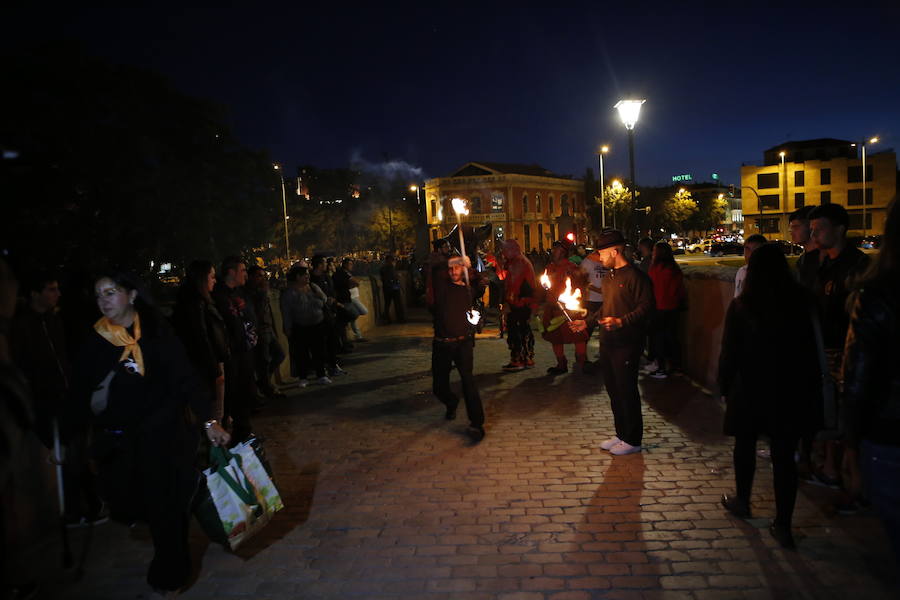 Salamanca disfruta de sus fiestas con pasacalles y del concierto de Antonio Orozco