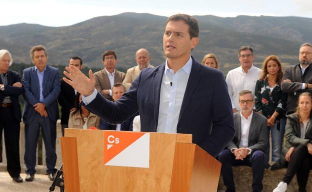 Albert Rivera en el Parador Nacional de Gredos con 37 miembros de su ejecutiva nacional.