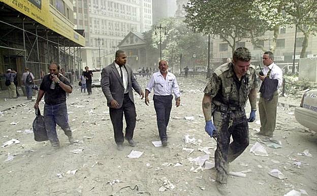 El polvo sepultó los alrededores de las Torres.