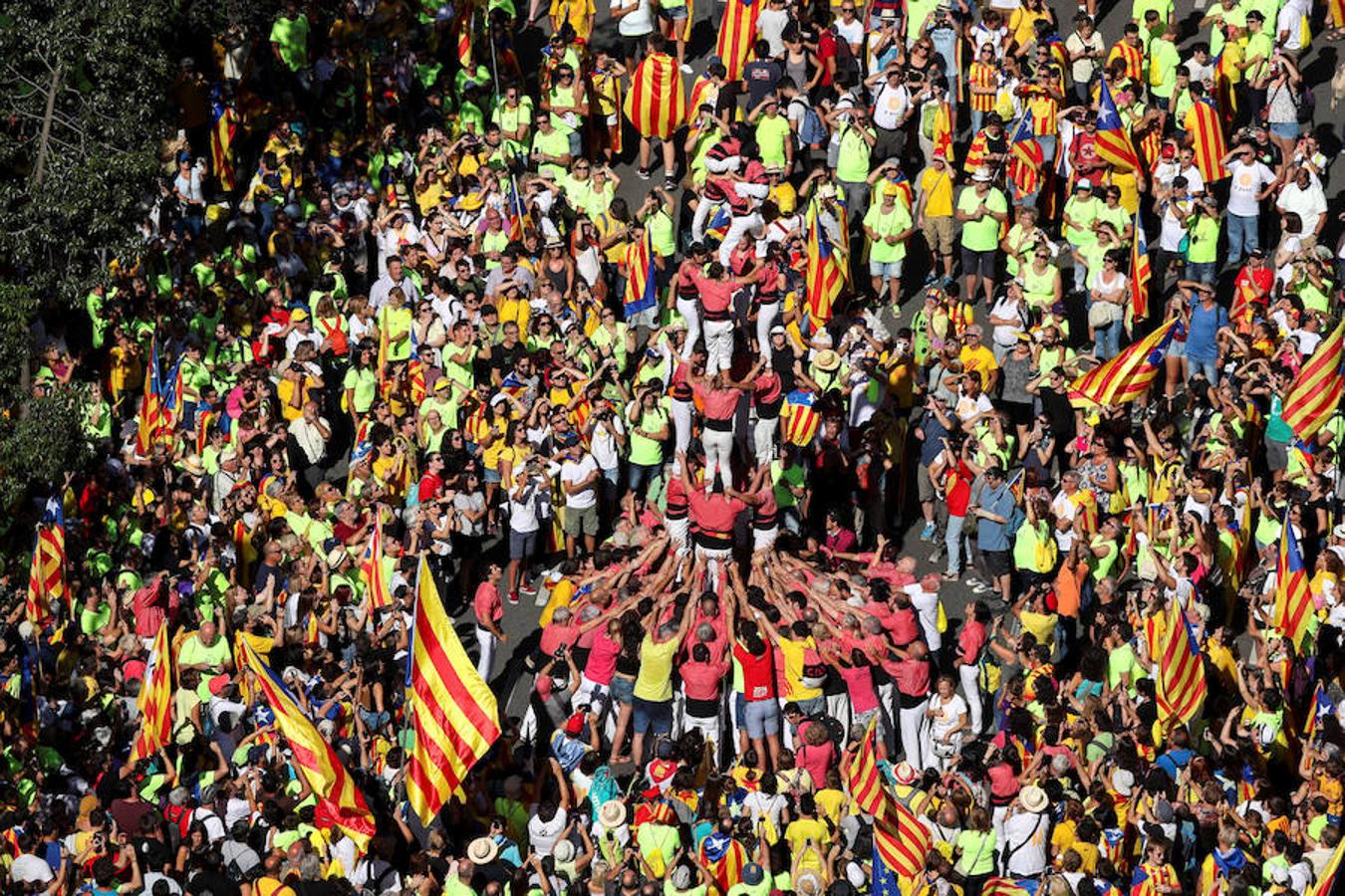 Miles de personas con esteladas han llenado las calles de Barcelona durante la marcha independentista con motivo de la Diada
