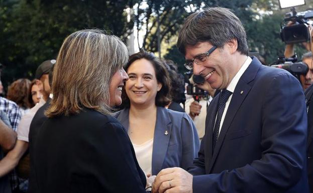 Nuria Marín, Ada Colau y Carles Puigdemont.