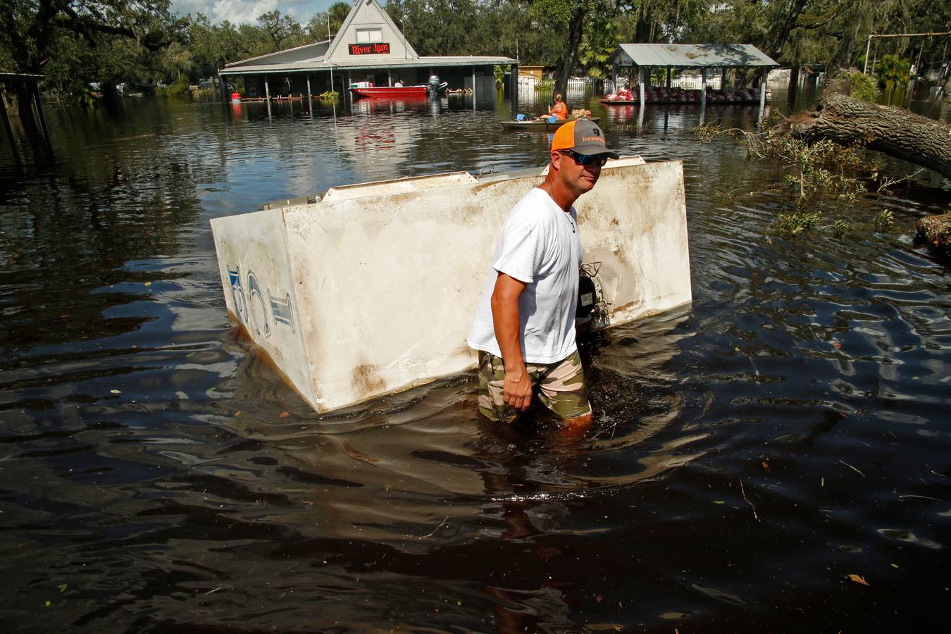 En su arrasadora trayectoria la tormenta ha dejado ya al menos medio centenar de muertos en el Caribe y Estados Unidos