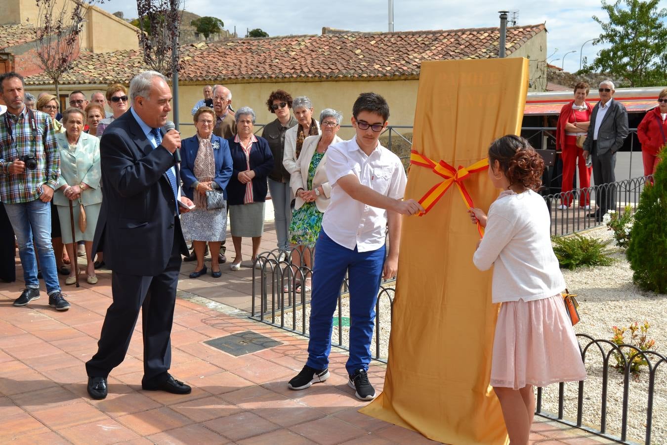 El Ayuntamiento ha aprovechado el arranque del programa festivo para inaugurar el parque San Antón