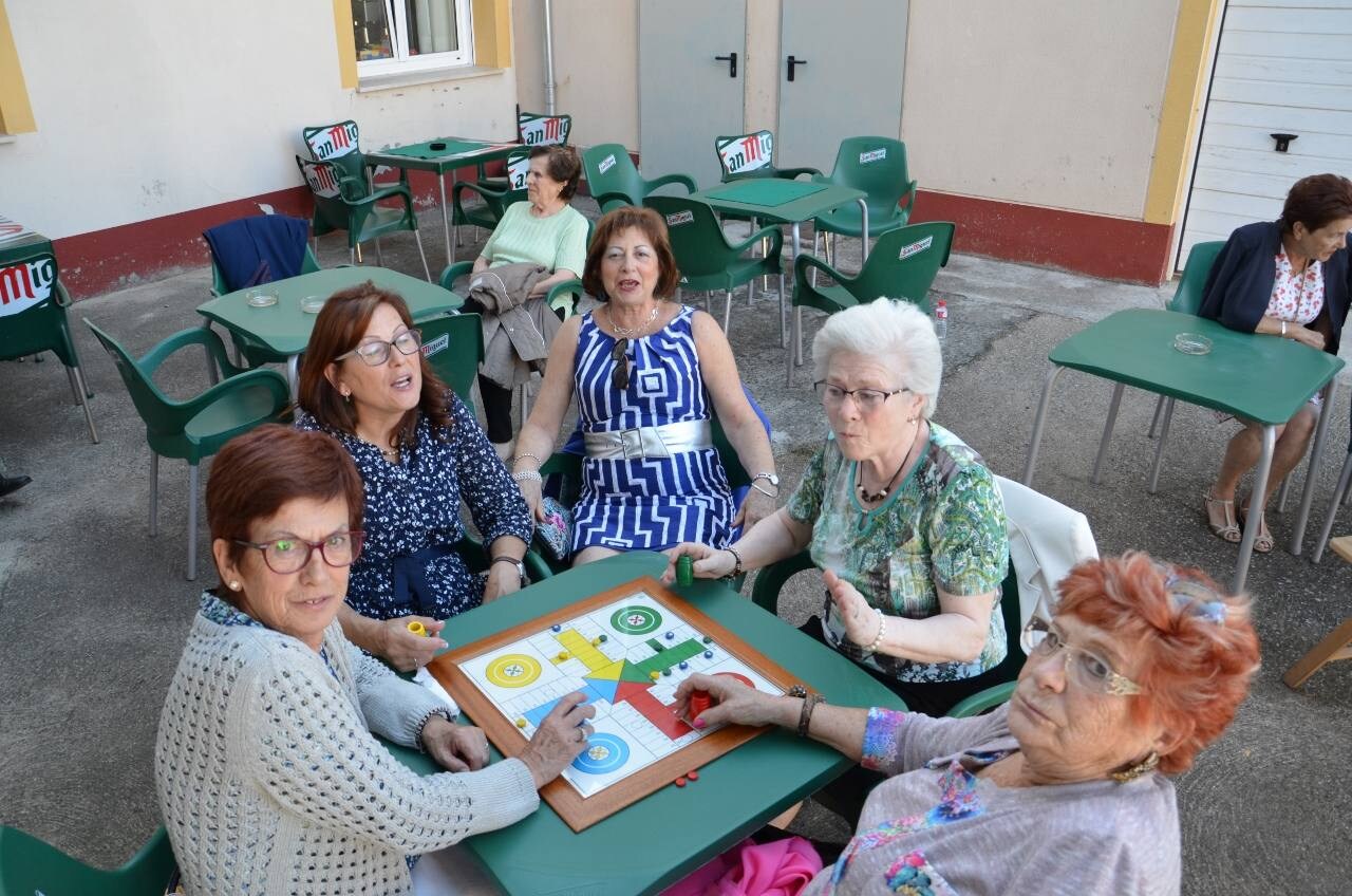 130 pensionistas de la Montaña Palentina disfrutaron de una jornada de convivencia