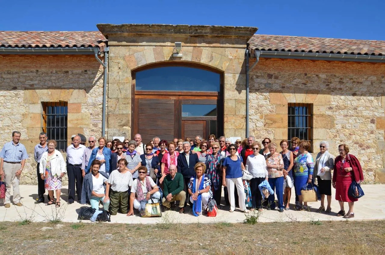 130 pensionistas de la Montaña Palentina disfrutaron de una jornada de convivencia