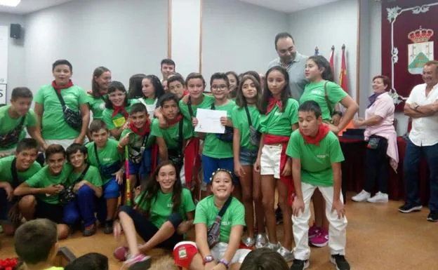 La peña Los Villanos se alza con el primer premio de faroles infantiles de Tordesillas